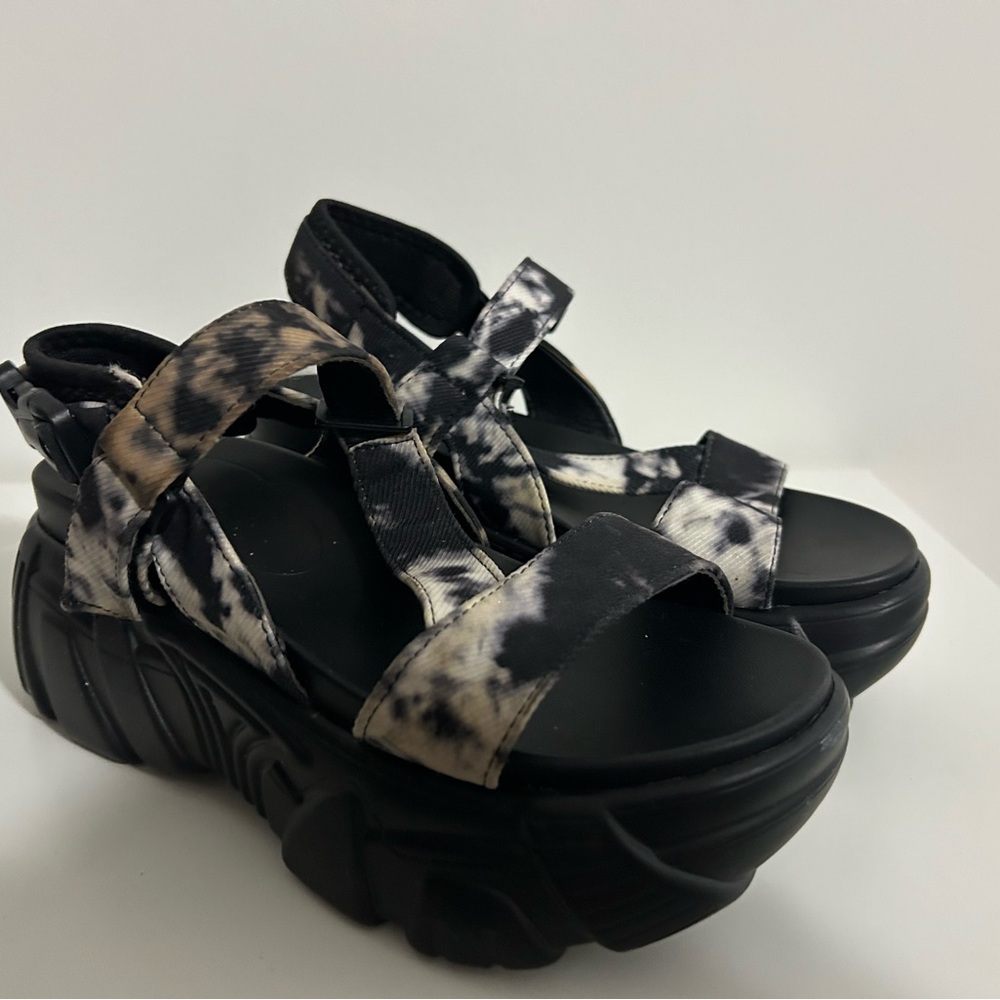Platform sandals size 7